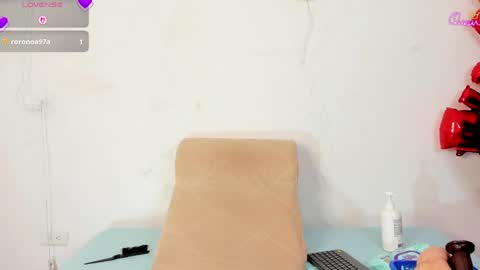 Salome online show from April 17, 2026, 7:39 pm