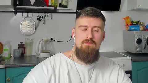 Snapshot of bearded_legend chatting on March 4, 2025, 10:49 pm Zeus online show from March 4, 2025, 10:49 pm