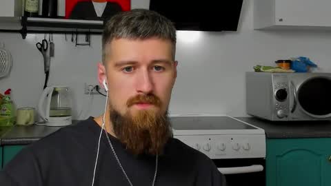 Snapshot of bearded_legend chatting on September 10, 2025, 11:38 pm Zeus online show from September 10, 2025, 11:38 pm