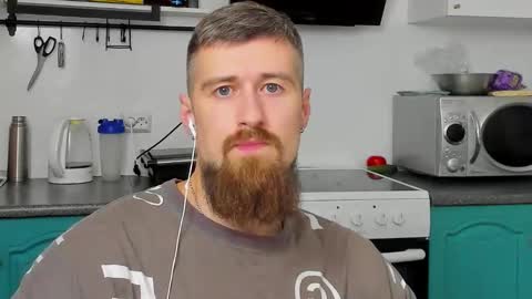 Snapshot of bearded_legend chatting on September 26, 2025, 6:45 pm Zeus online show from September 26, 2025, 6:45 pm