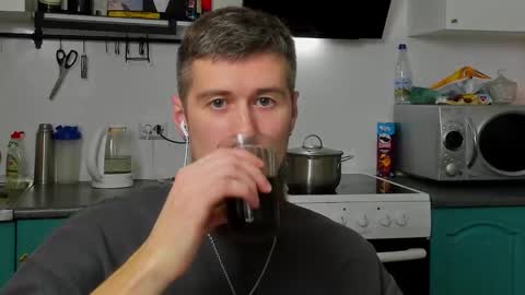 Snapshot of bearded_legend chatting on October 7, 2025, 9:34 pm Zeus online show from October 7, 2025, 9:34 pm