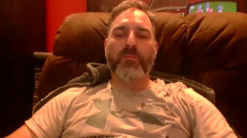 Snapshot of beardedambition chatting on October 13, 2025, 2:11 am beardedambition online show from October 13, 2025, 2:11 am