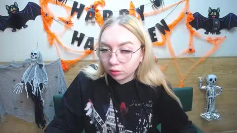 Snapshot of beatriceflyy chatting on October 21, 2025, 12:50 pm BeatriceFlyy online show from October 21, 2025, 12:50 pm