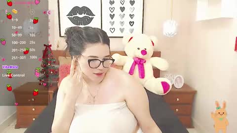 Snapshot of beautty_pink chatting on January 3, 2025, 7:39 pm beautty_pink online show from January 3, 2025, 7:39 pm