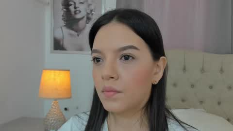 Snapshot of beautyari_ chatting on March 5, 2025, 12:11 pm Ariana Reyes online show from March 5, 2025, 12:11 pm