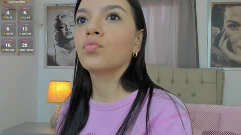 Snapshot of beautyari_ chatting on October 7, 2025, 12:13 pm Ariana Reyes online show from October 7, 2025, 12:13 pm