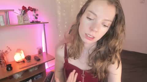 Snapshot of beautyeliise chatting on December 16, 2025, 8:30 am Eliise online show from December 16, 2025, 8:30 am