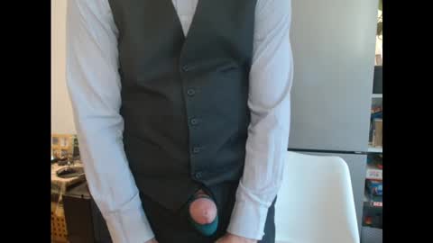 Snapshot of beautysbrit chatting on February 27, 2025, 2:32 pm BeautysBrit online show from February 27, 2025, 2:32 pm