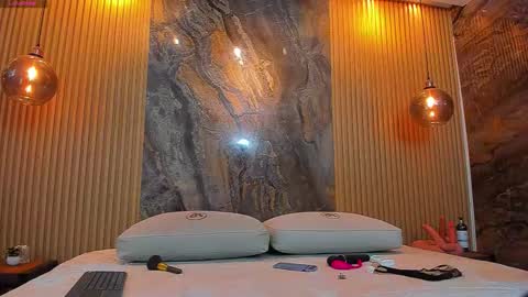 beca online show from December 3, 2025, 11:52 am