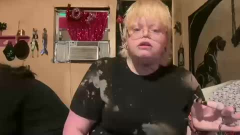 Snapshot of beccagreene9151514 chatting on October 12, 2025, 2:32 am JohnJaneQPublic online show from October 12, 2025, 2:32 am