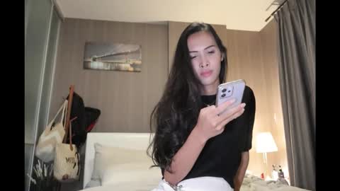 bee_thai online show from April 19, 2026, 2:27 pm