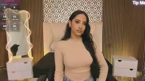 BELLA online show from October 22, 2025, 1:33 pm