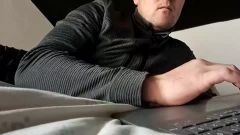 Snapshot of beenee3 chatting on December 30, 2024, 8:43 am beenee3 online show from December 30, 2024, 8:43 am