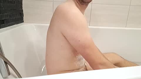 Snapshot of beenee3 chatting on February 17, 2025, 8:30 am beenee3 online show from February 17, 2025, 8:30 am