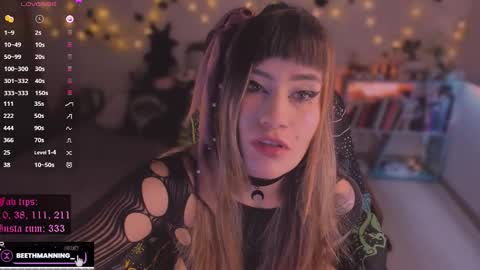       online show from October 17, 2025, 8:22 pm