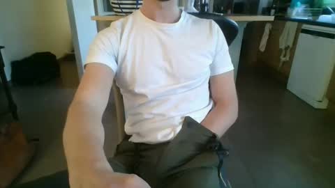 Snapshot of bel7ebite chatting on January 15, 2025, 3:50 pm bel7ebite online show from January 15, 2025, 3:50 pm