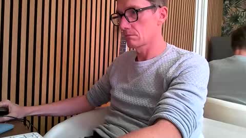 SexFriendFrance online show from November 7, 2025, 9:42 am