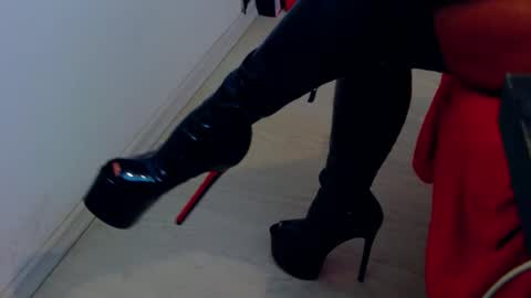 Snapshot of belatrixdomme chatting on May 16, 2026, 6:43 am BelatrixDomme online show from May 16, 2026, 6:43 am