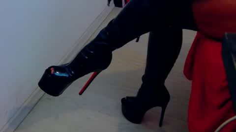 Snapshot of belatrixdomme chatting on May 16, 2026, 7:05 am BelatrixDomme online show from May 16, 2026, 7:05 am