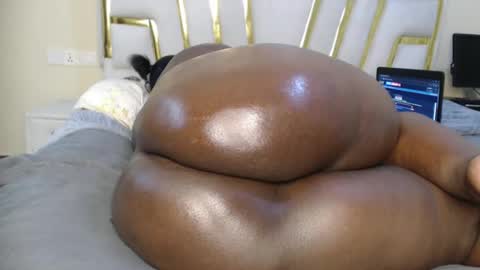 Snapshot of belindakeysha chatting on February 28, 2025, 12:32 am belindakeysha online show from February 28, 2025, 12:32 am