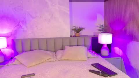 BELLA online show from October 22, 2025, 1:55 pm