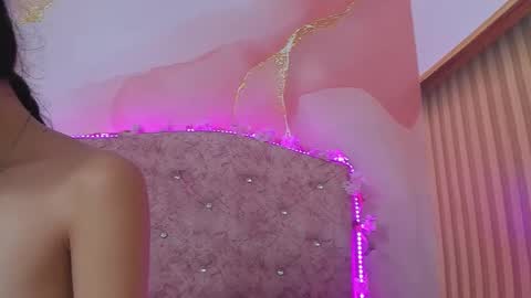 Melanie  online show from November 25, 2025, 10:37 am