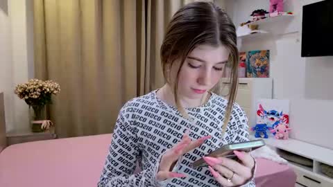 Bella online show from March 10, 2026, 8:25 pm