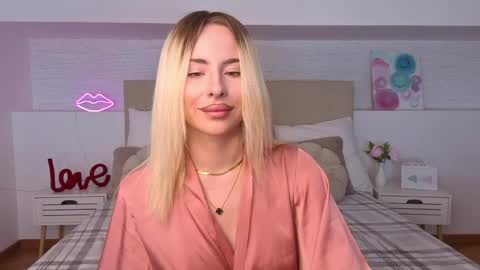 Bella online show from April 29, 2026, 7:42 pm