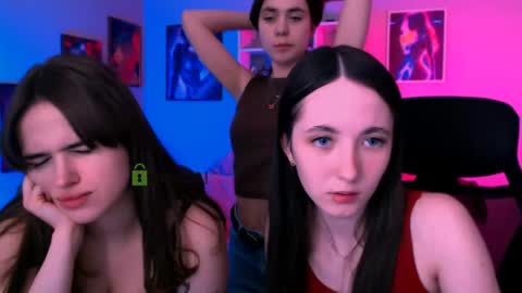 Bella online show from May 11, 2026, 2:45 pm