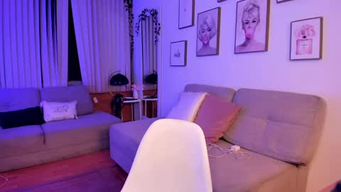 Onlyfans isa bella 23 online show from September 10, 2025, 11:27 pm