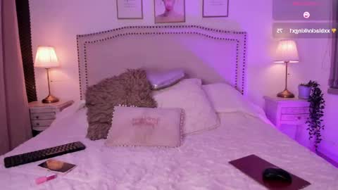 Snapshot of bella_es chatting on April 28, 2026, 2:27 am Onlyfans isa bella 23 online show from April 28, 2026, 2:27 am