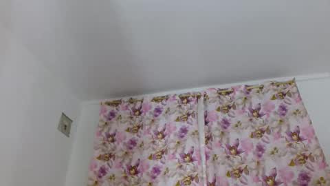 bella_gentle online show from April 17, 2026, 11:30 pm