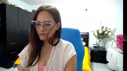 Bella online show from October 8, 2025, 11:46 pm