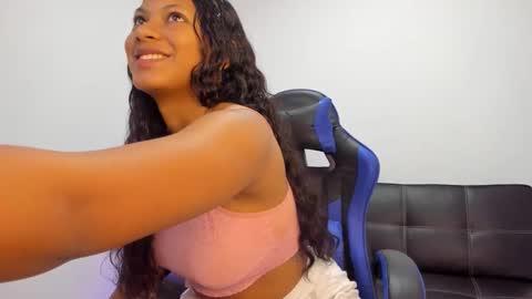 Snapshot of bella_jamez chatting on December 21, 2025, 6:15 pm Isa online show from December 21, 2025, 6:15 pm