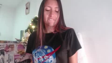 Snapshot of bella_marlowe chatting on December 23, 2024, 12:14 am Bella Marlowe online show from December 23, 2024, 12:14 am