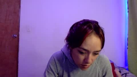 bella_mc online show from December 3, 2025, 2:41 am