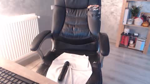      online show from October 24, 2025, 5:15 am