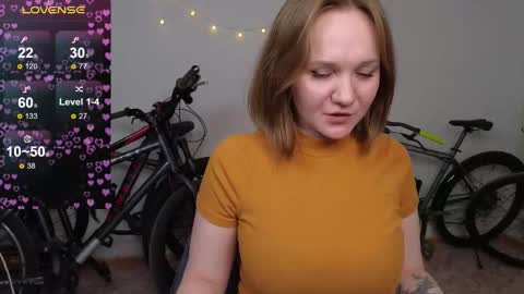 Snapshot of bella_murrrr chatting on October 9, 2025, 8:07 pm Bella online show from October 9, 2025, 8:07 pm