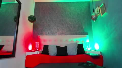 Snapshot of bella_salvatore chatting on January 9, 2025, 1:29 am     online show from January 9, 2025, 1:29 am