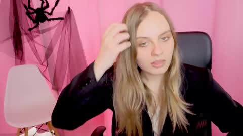 Bella online show from November 24, 2025, 11:32 am