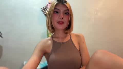 Bella online show from March 12, 2025, 8:52 pm