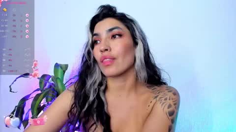 Snapshot of bella_thorne3 chatting on December 6, 2024, 11:25 pm Bella online show from December 6, 2024, 11:25 pm