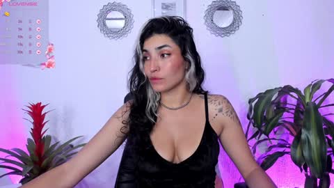 Snapshot of bella_thorne3 chatting on January 11, 2025, 10:51 pm Bella online show from January 11, 2025, 10:51 pm