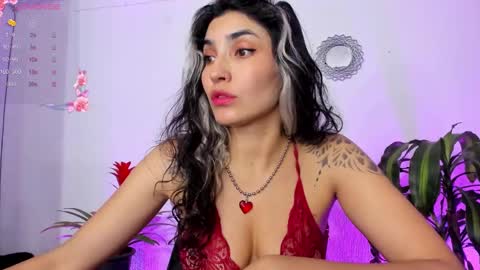 Snapshot of bella_thorne3 chatting on January 16, 2025, 10:34 pm Bella online show from January 16, 2025, 10:34 pm