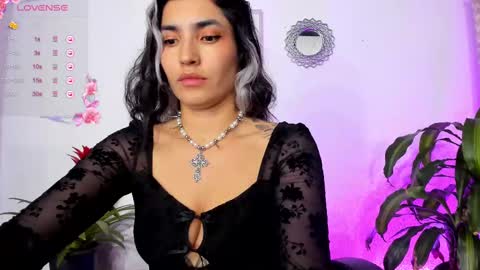 Snapshot of bella_thorne3 chatting on February 22, 2025, 11:03 pm Bella online show from February 22, 2025, 11:03 pm