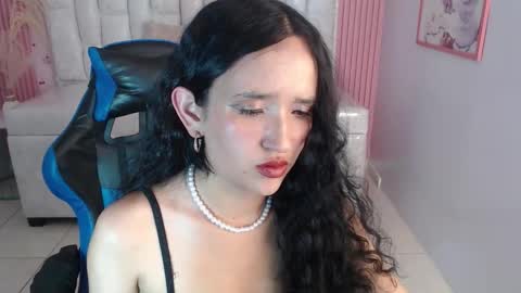 Bella online show from October 26, 2025, 8:15 pm