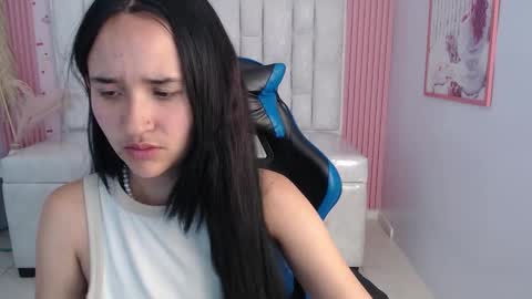 Bella online show from November 21, 2025, 8:18 pm