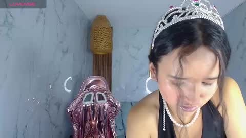 Bella online show from December 21, 2025, 8:05 pm