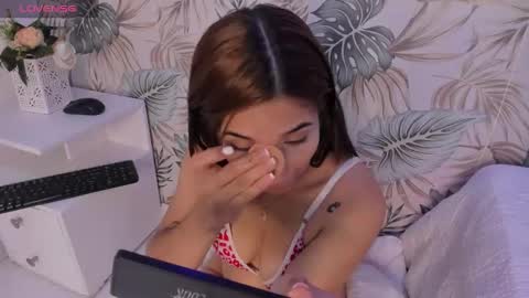 Bella Becca  online show from January 28, 2025, 6:28 pm