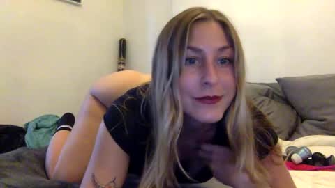 Bella online show from January 2, 2025, 9:39 pm